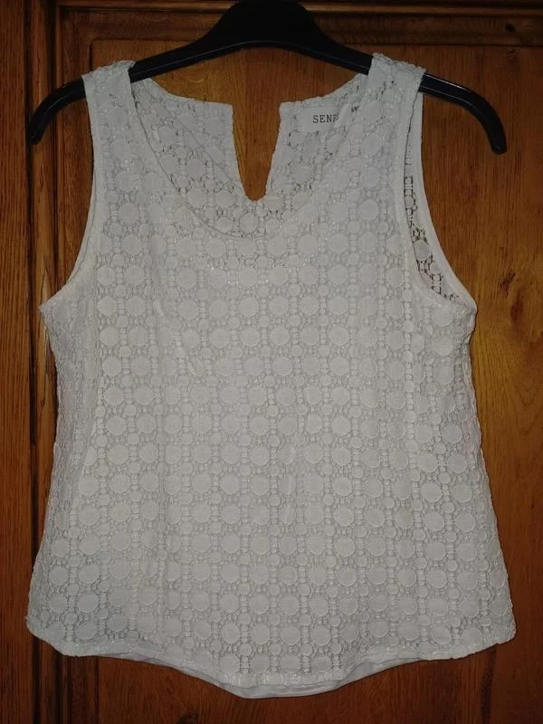 Camiseta branca bordada marca Senes tamanho S/M – photo 2